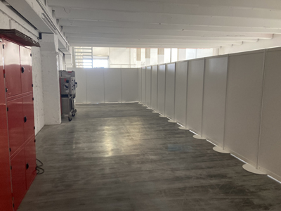 Absperrwand Posterwand Sytemstellwand Galeriewand Galerie System R8 mit Tellerfuß