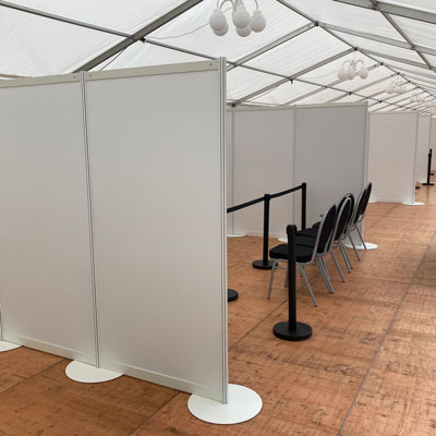 Absperrwand Wahlkabine Posterwand Sytemstellwand Galeriewand Galerie System R8 mit Tellerfuß